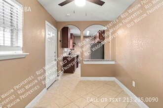 236 E Dullnig Ct in San Antonio, TX - Building Photo - Building Photo