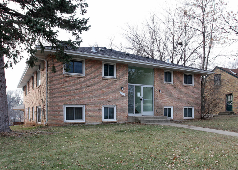 2405 W 66th St in Richfield, MN - Foto de edificio