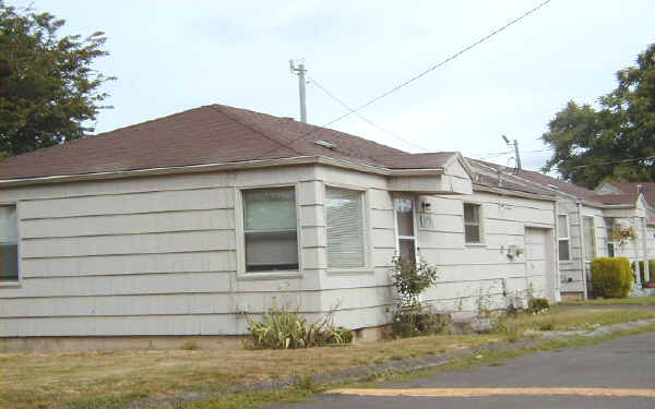 8321 SE Hinckley Ave in Portland, OR - Building Photo