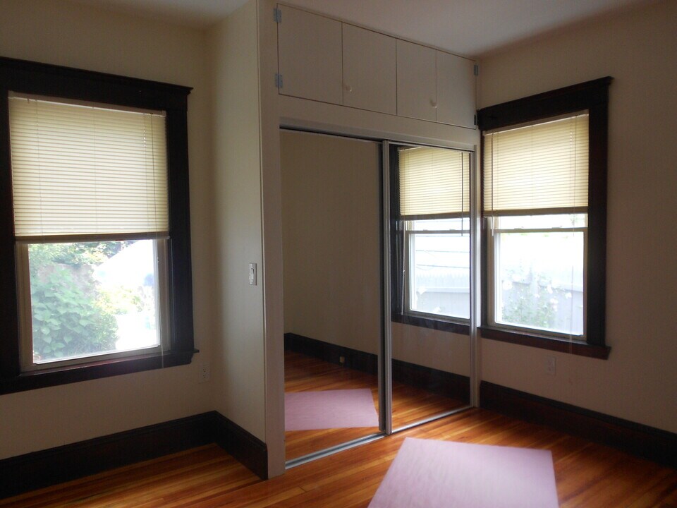 47 Hobson St in Boston, MA - Building Photo