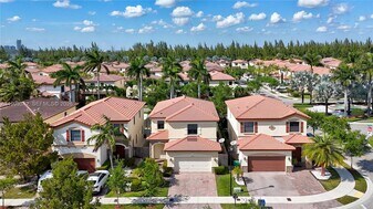 10021 NW 87th Terrace in Doral, FL - Building Photo