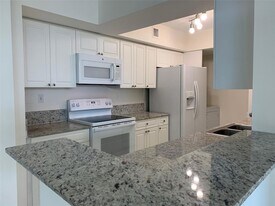 18335 NW 68th Ave, Unit 245-606 in Hialeah, FL - Building Photo