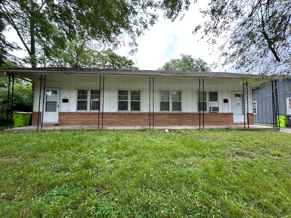 109 Baldwin St, Unit 109 in Belton, MO - Building Photo