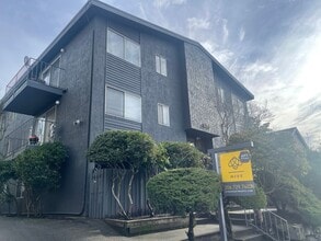 LIVE IN THE HEART OF THE GREENWOOD RETAIL CORE! in Seattle, WA - Building Photo - Building Photo