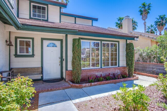 2342 Viewcrest Rd in Henderson, NV - Building Photo - Building Photo