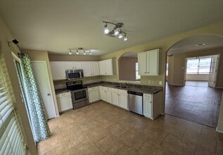 133 Carolyns Way in Buda, TX - Foto de edificio - Building Photo