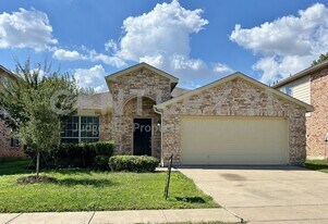 10457 Winding Passage Way in Fort Worth, TX - Building Photo