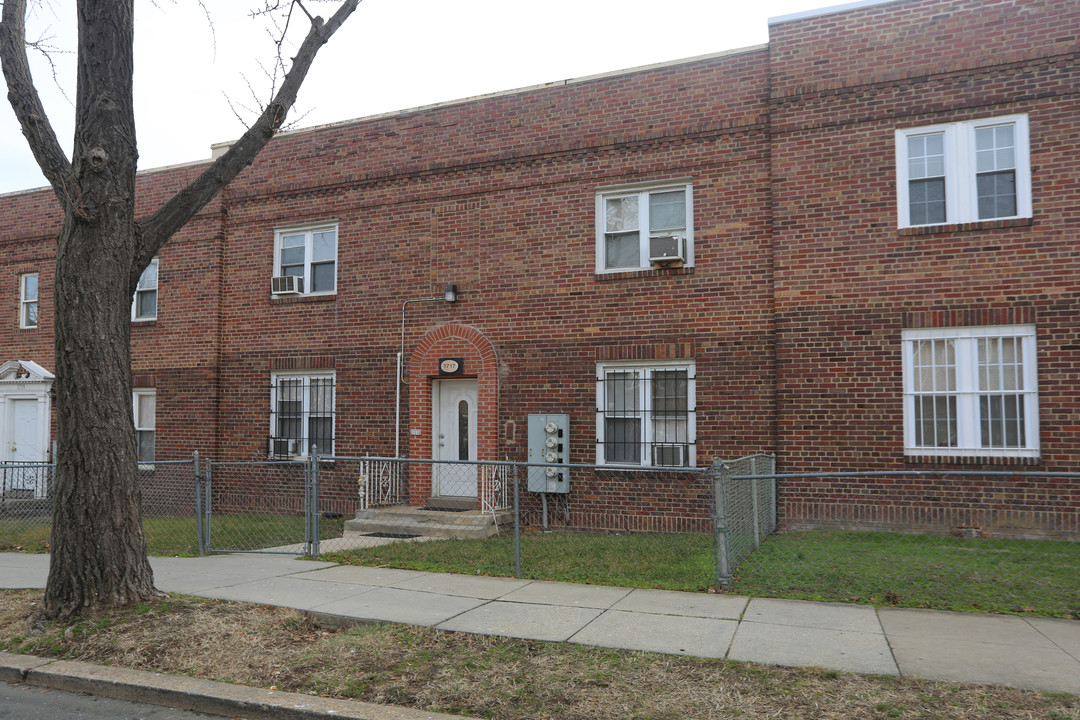 1717 Capitol Ave NE in Washington, DC - Building Photo