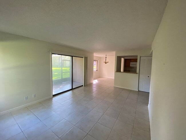 306 Palm Coast Pkwy SW in Palm Coast, FL - Building Photo - Building Photo