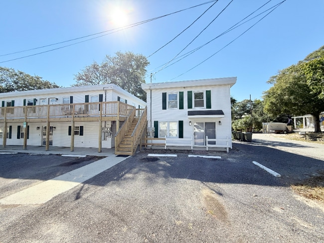 property at 120 N Pinewood Dr