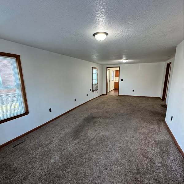 622 4th Ave SW in Oelwein, IA - Building Photo - Building Photo