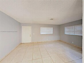 1001 SW 80th Ave in North Lauderdale, FL - Building Photo - Building Photo