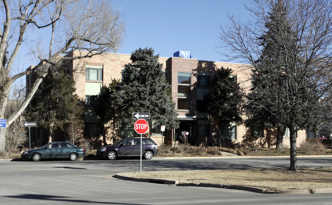 Hale Parkway in Denver, CO - Building Photo