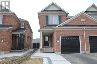 112 Hummingbird Dr in Toronto, ON - Building Photo