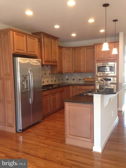 233 Parkview Ave in Burtonsville, MD - Building Photo - Building Photo