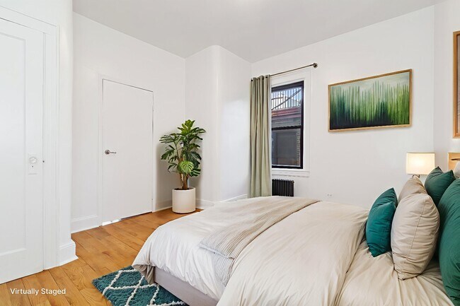 300 W 10th St in New York, NY - Building Photo - Building Photo