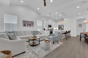 7242 Saona CT in Naples, FL - Building Photo