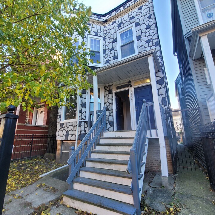 3719 W Wrightwood Ave in Chicago, IL - Building Photo