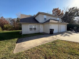 4114 Hidden Creek Ct in Columbia, MO - Building Photo