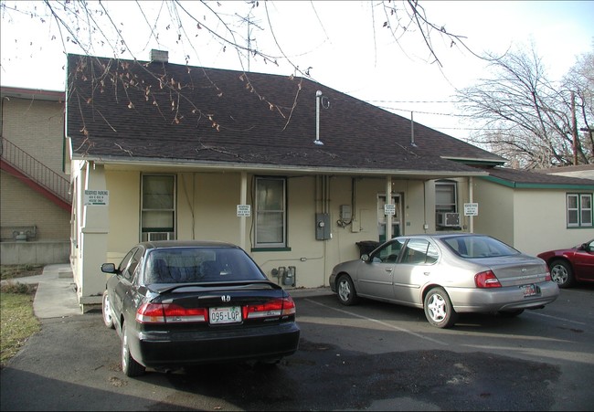 Crown Apartments in Provo, UT - Building Photo - Building Photo