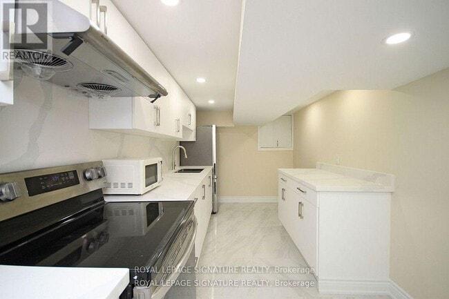 173 Cottonwood Dr in Toronto, ON - Building Photo - Building Photo