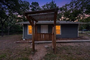 5011 Briar Patch Ln in Burleson, TX - Building Photo