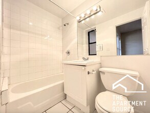 928 W Dakin St, Unit 305 in Chicago, IL - Building Photo - Building Photo