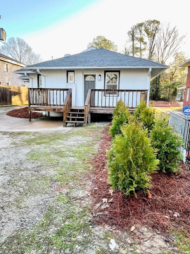 1223 N Highland Ave in Jackson, TN - Building Photo - Building Photo