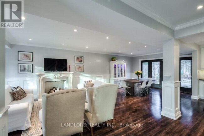 525 Russell Hill Rd in Toronto, ON - Building Photo - Building Photo