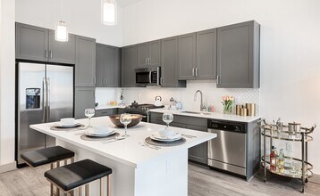 160 Birdsall St in Houston, TX - Building Photo - Building Photo