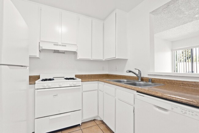 3685 Watseka Ave in Los Angeles, CA - Foto de edificio - Building Photo