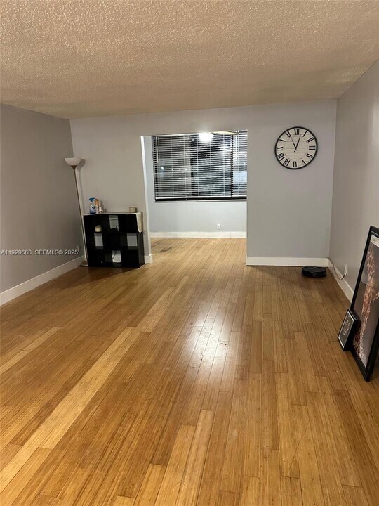 8040 Hampton Blvd in North Lauderdale, FL - Building Photo