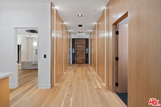 23283 Erwin St in Los Angeles, CA - Building Photo - Building Photo