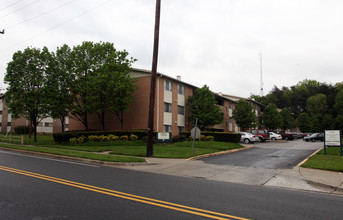 Hilltop Apartments in New Carrollton, MD - Building Photo - Building Photo