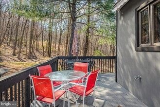 31 Middle Village Way in Tannersville, PA - Building Photo - Building Photo