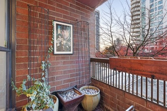 1350 Burrard St in Vancouver, BC - Building Photo - Building Photo