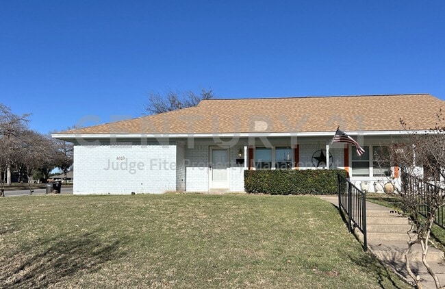 property at 4429 Altamesa Blvd