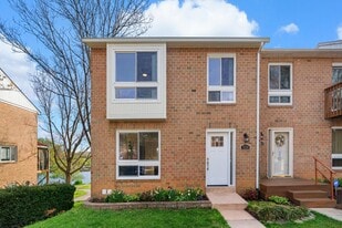 7250 Dockside Ln in Columbia, MD - Building Photo