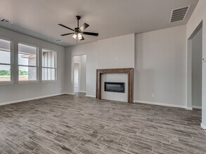 4905 Misty Wood Ln in Mustang, OK - Building Photo - Building Photo