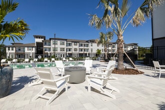 Everest Largo Apartments in Largo, FL - Foto de edificio - Building Photo