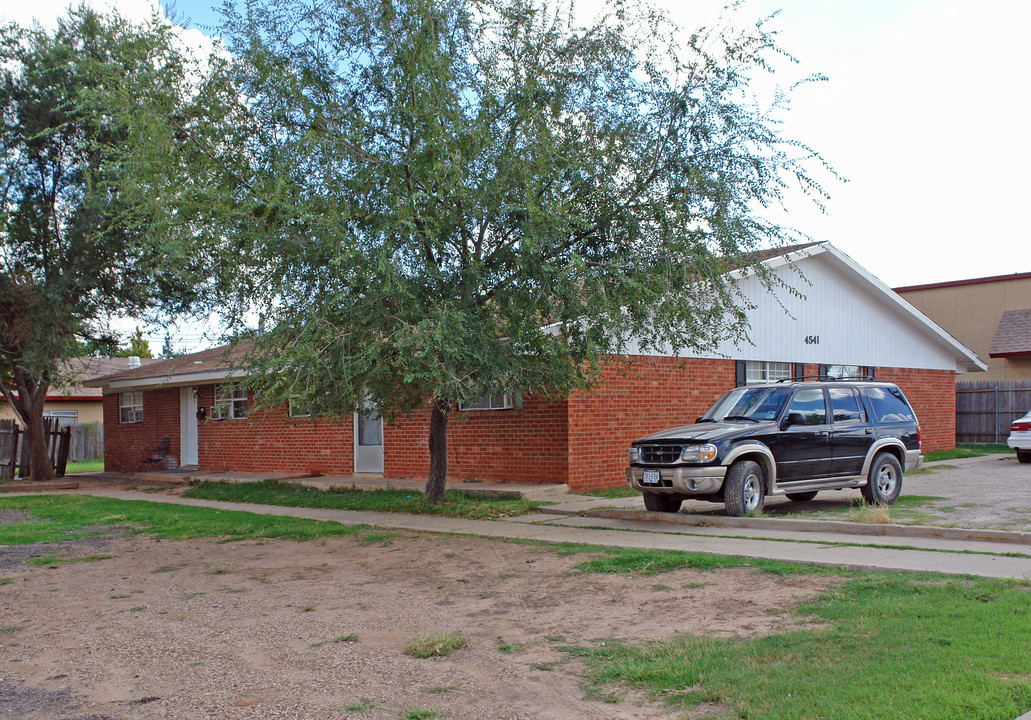 4541 Brownfield Dr in Lubbock, TX - Foto de edificio