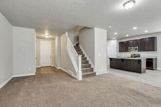 258 W Willow Creek Dr in Saratoga Springs, UT - Building Photo - Building Photo