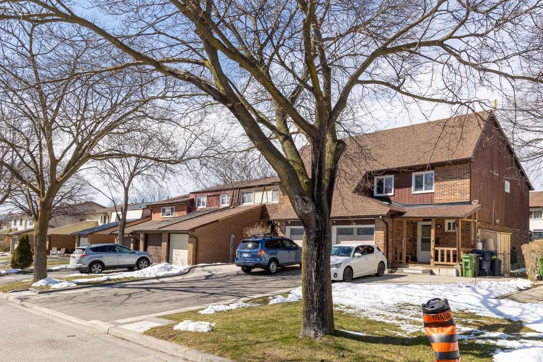 161 Carolbreen Sq in Toronto, ON - Building Photo