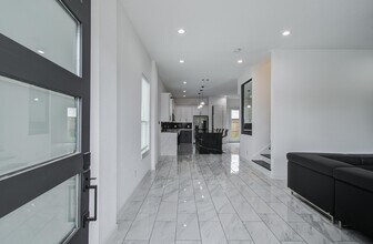 5905 Crest Ct in Houston, TX - Building Photo - Building Photo