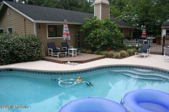 1841 Twelve Oaks Ln E in Neptune Beach, FL - Building Photo - Building Photo