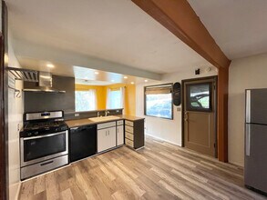 1616 Perry Ave in Bremerton, WA - Building Photo - Building Photo