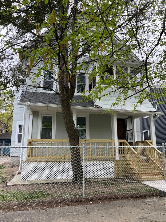 136 Bowles St in Springfield, MA - Building Photo