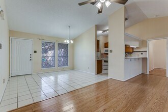 9018 Woburn St in San Antonio, TX - Building Photo - Building Photo