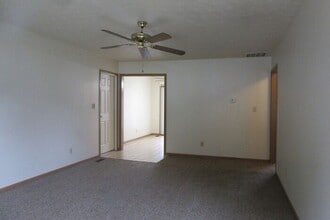 1646 Country Walk Ct in Terre Haute, IN - Building Photo - Building Photo