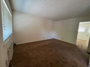 910 Nevada St in Kingsburg, CA - Building Photo - Building Photo